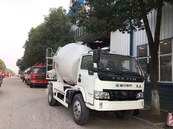 mobile concrete mixer truck for sale