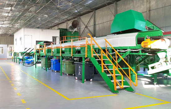 Waste recycling machine