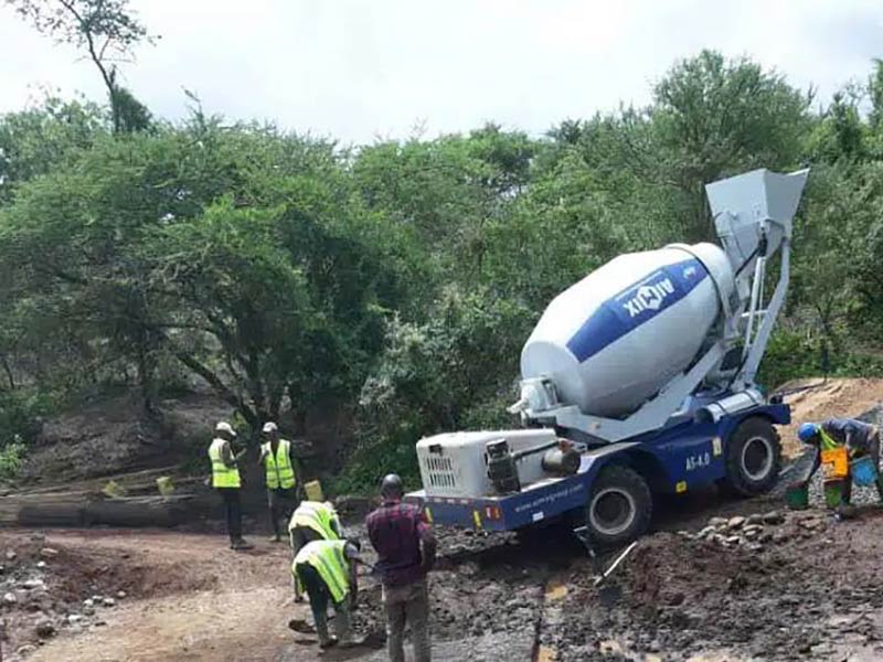 Self Loading Concrete Mixer